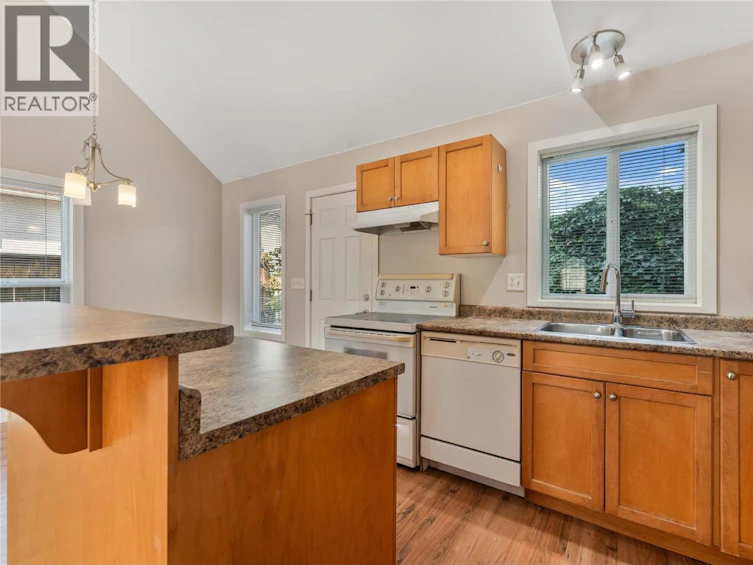 811 Martin Avenue, Kelowna, BC, V1Y 6V4 - 27