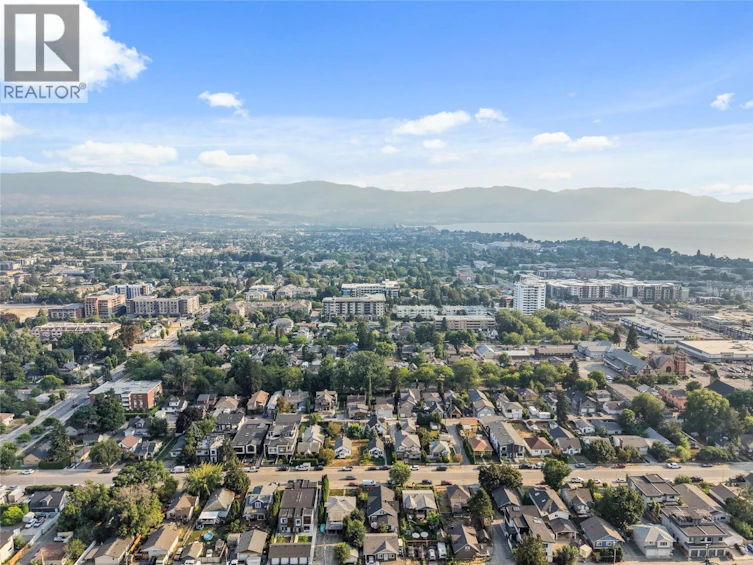 811 Martin Avenue, Kelowna, BC, V1Y 6V4 - 49