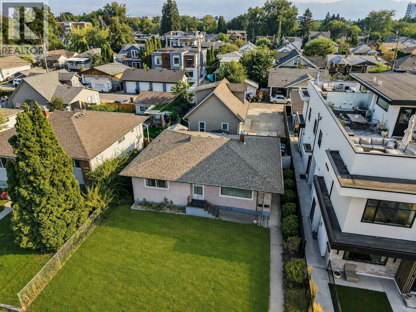 811 Martin Avenue, Kelowna, BC, V1Y 6V4