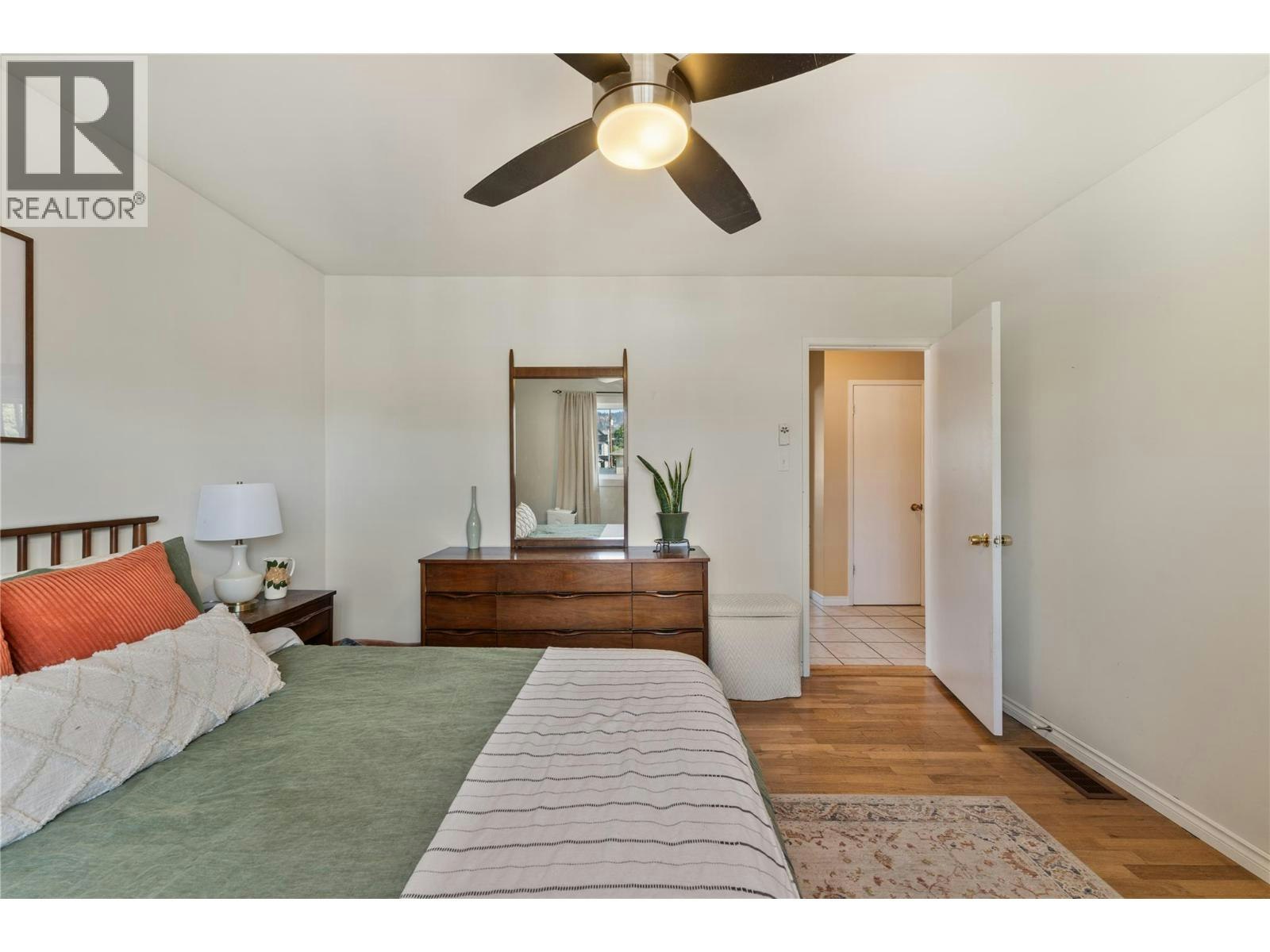 811 Martin Avenue, Kelowna, BC, V1Y 6V4 - 14
