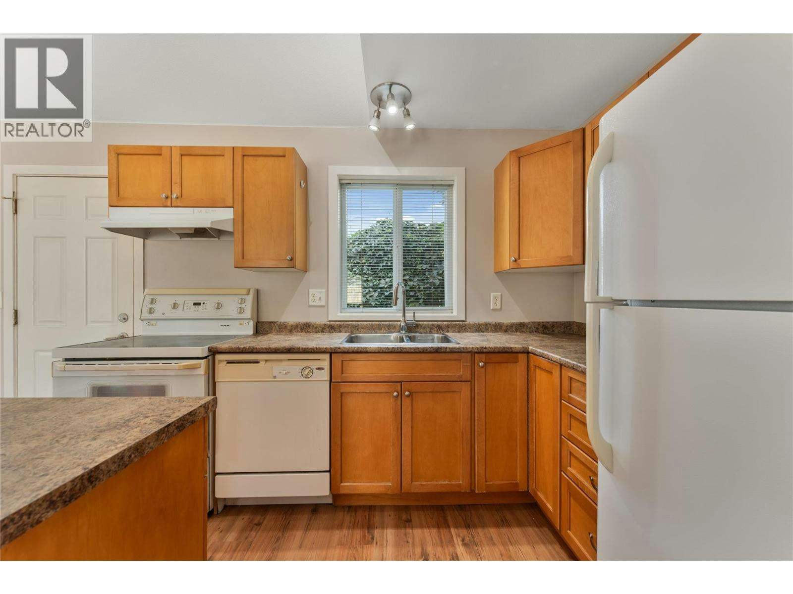 811 Martin Avenue, Kelowna, BC, V1Y 6V4 - 30