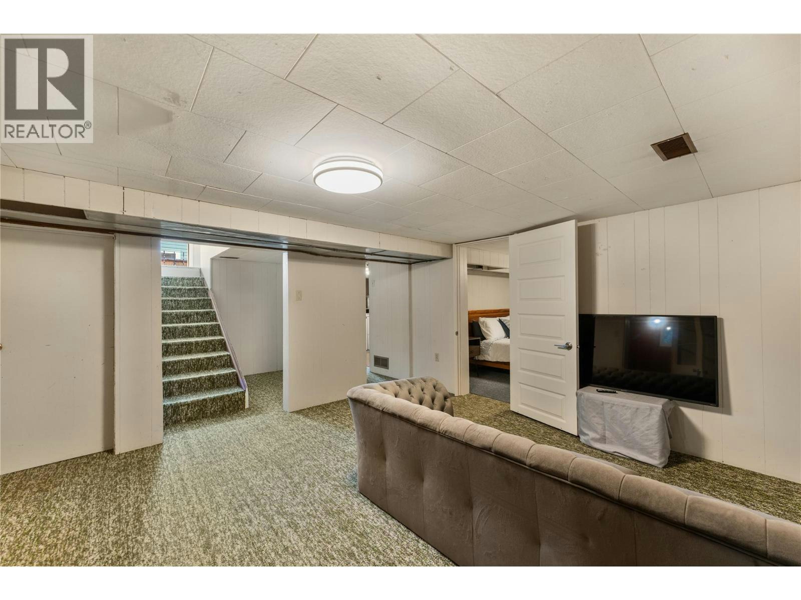 811 Martin Avenue, Kelowna, BC, V1Y 6V4 - 18