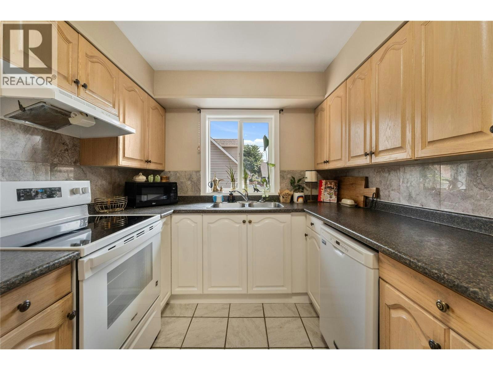 811 Martin Avenue, Kelowna, BC, V1Y 6V4 - 6
