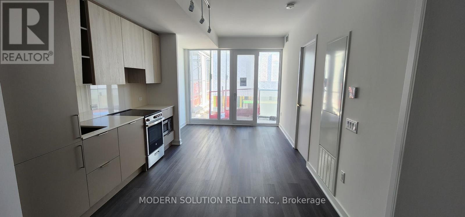 224-3900 Confederation Parkway, Mississauga, ON, L5B 0M3 - 2