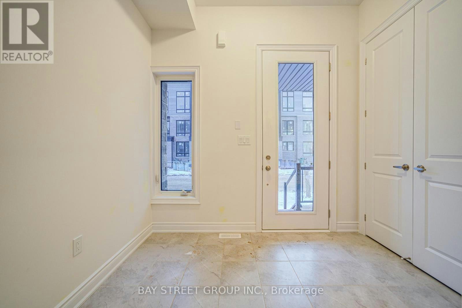 3111 Perkins Way, Oakville, ON, L6H 7G1 - 2