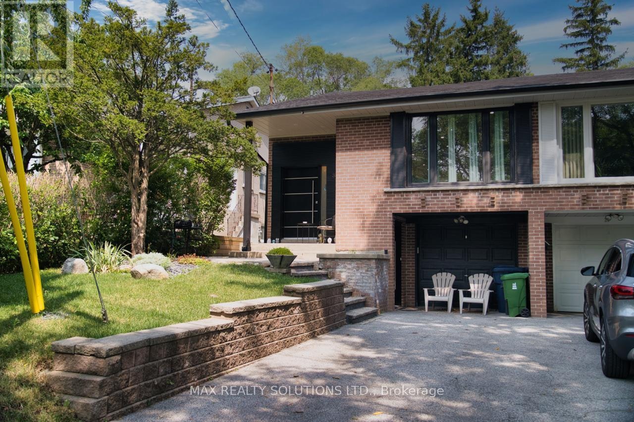 31 Lochinvar Crescent, Toronto, ON, M3A 3J9