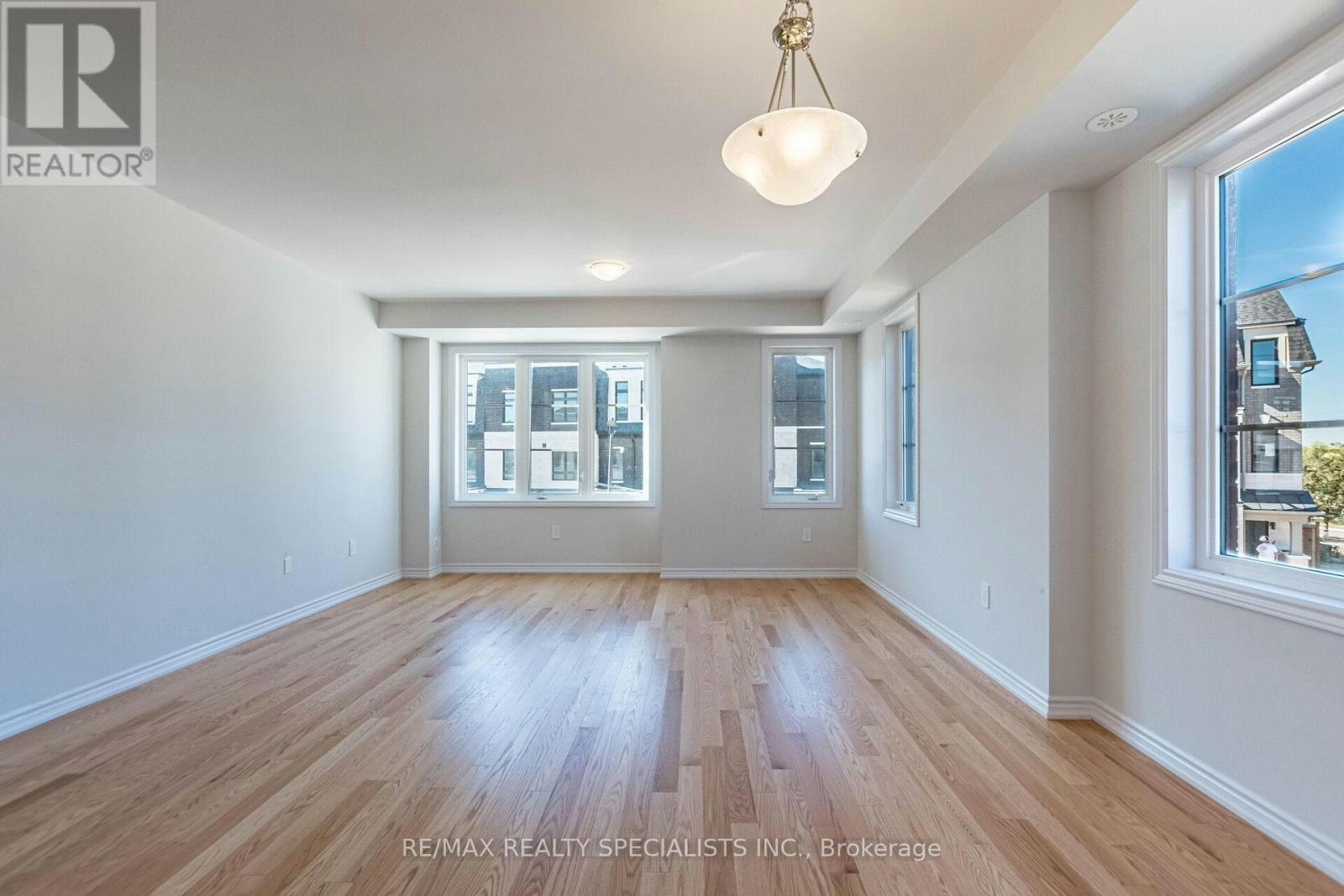 5966 Saigon Street, Mississauga, ON, L5V 2V9 - 3