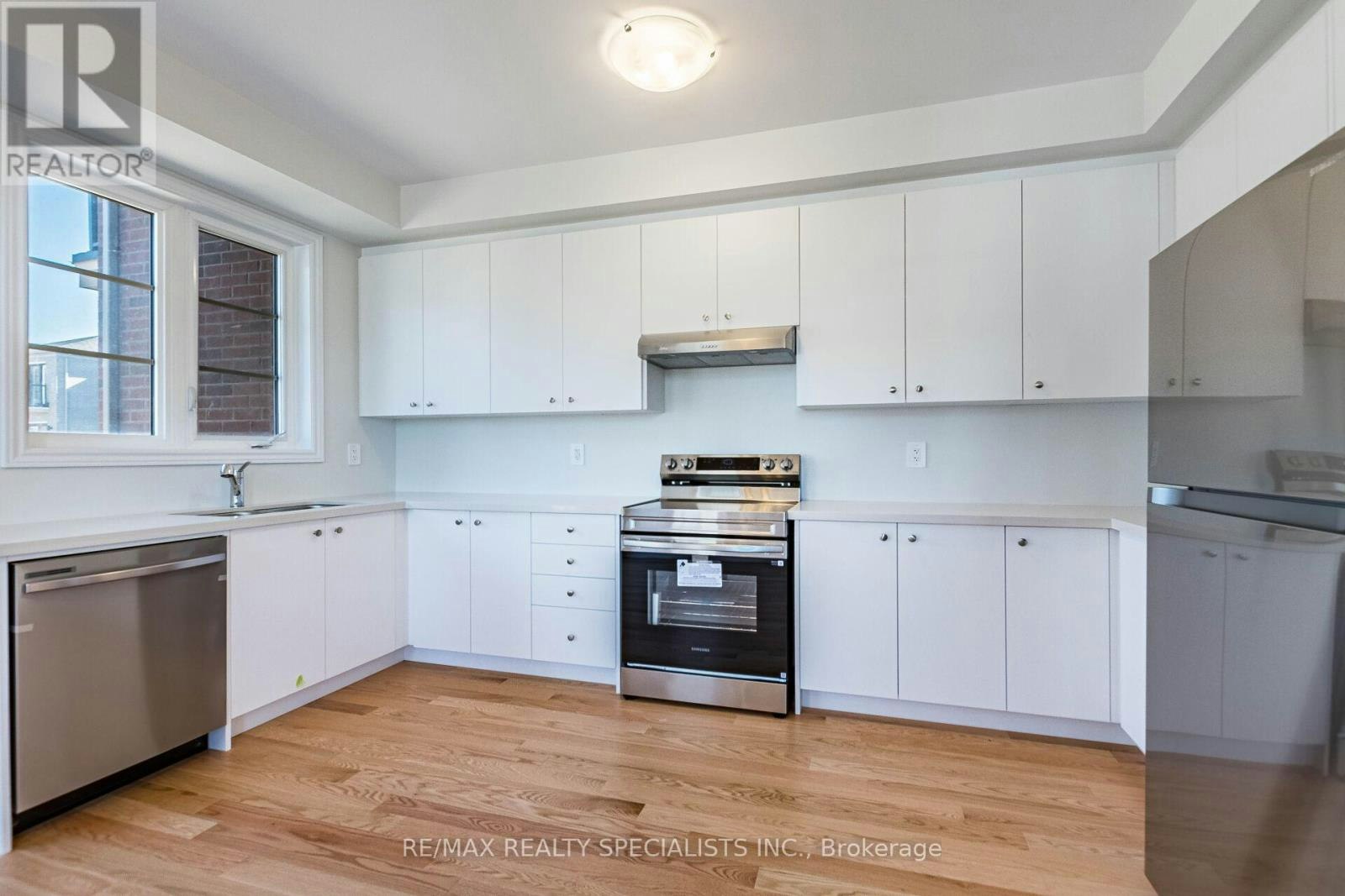 5966 Saigon Street, Mississauga, ON, L5V 2V9 - 10