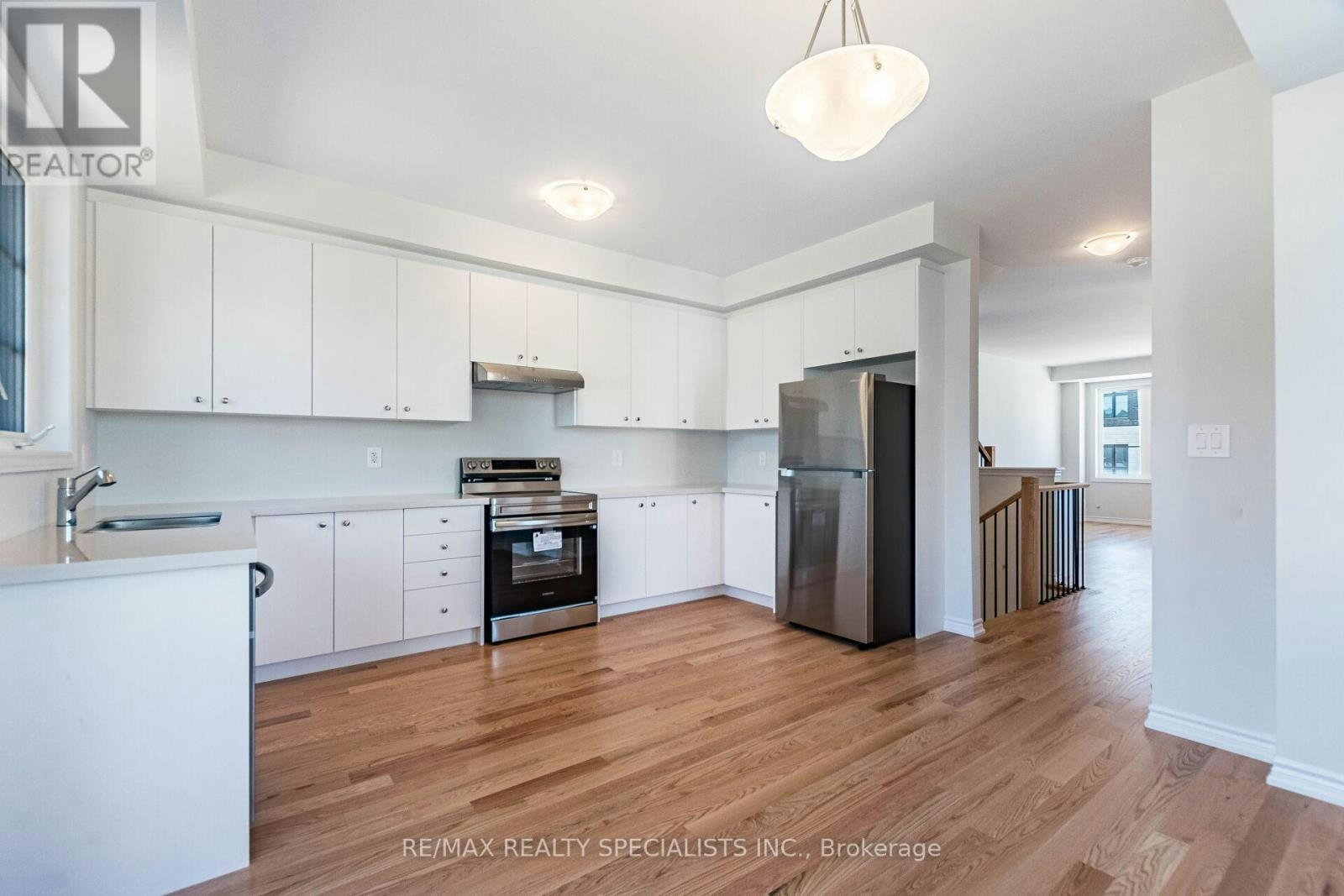 5966 Saigon Street, Mississauga, ON, L5V 2V9 - 4