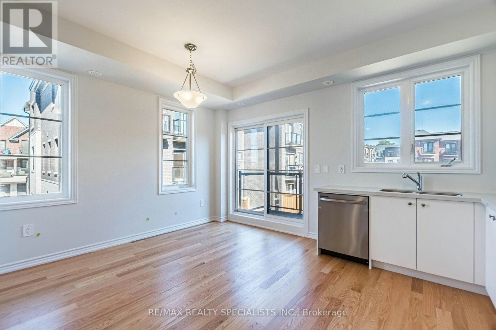 5966 Saigon Street, Mississauga, ON, L5V 2V9 - 11
