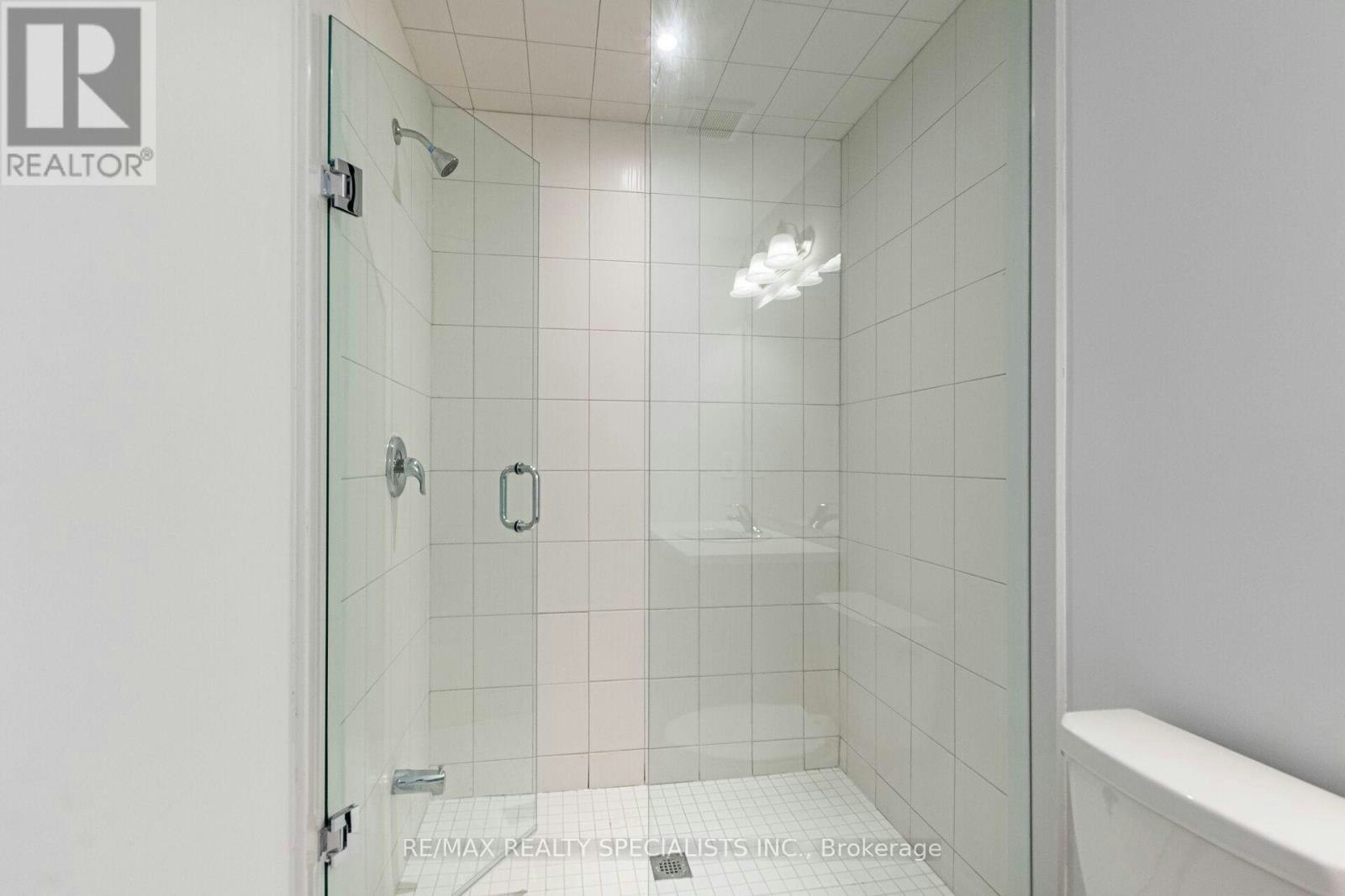5966 Saigon Street, Mississauga, ON, L5V 2V9 - 8