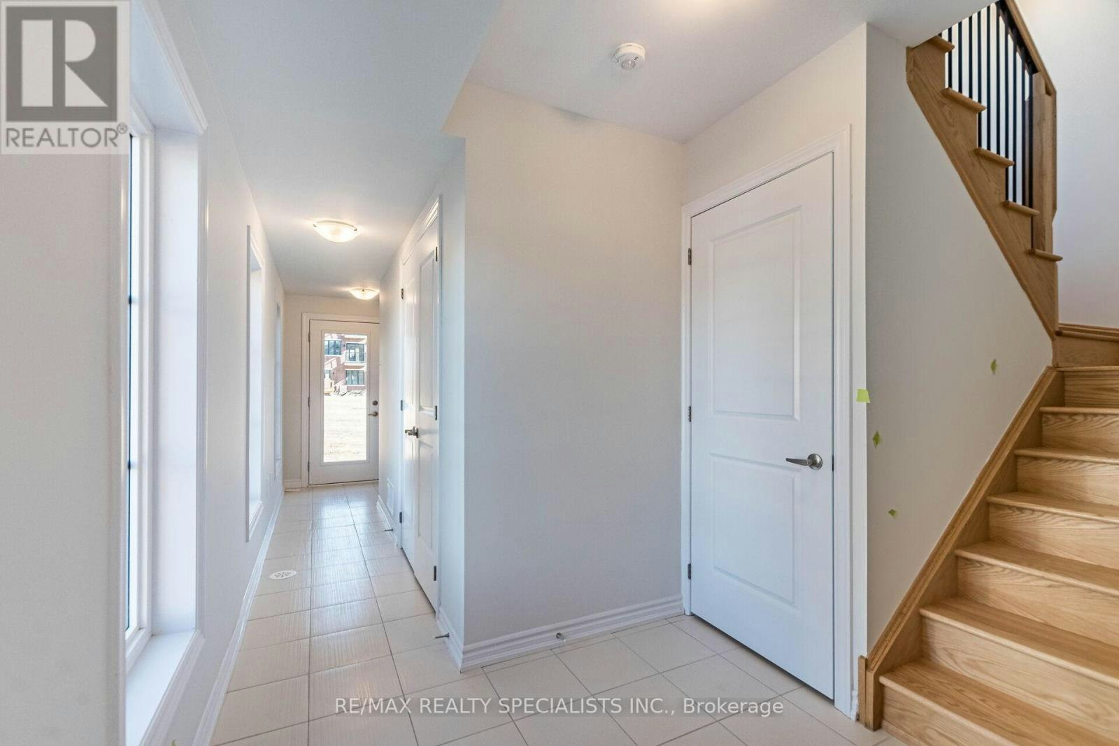 5966 Saigon Street, Mississauga, ON, L5V 2V9 - 5