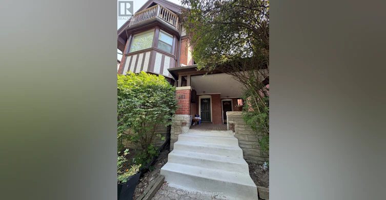 101-141 Admiral Road, Toronto, ON, M5R 2L7 - 2