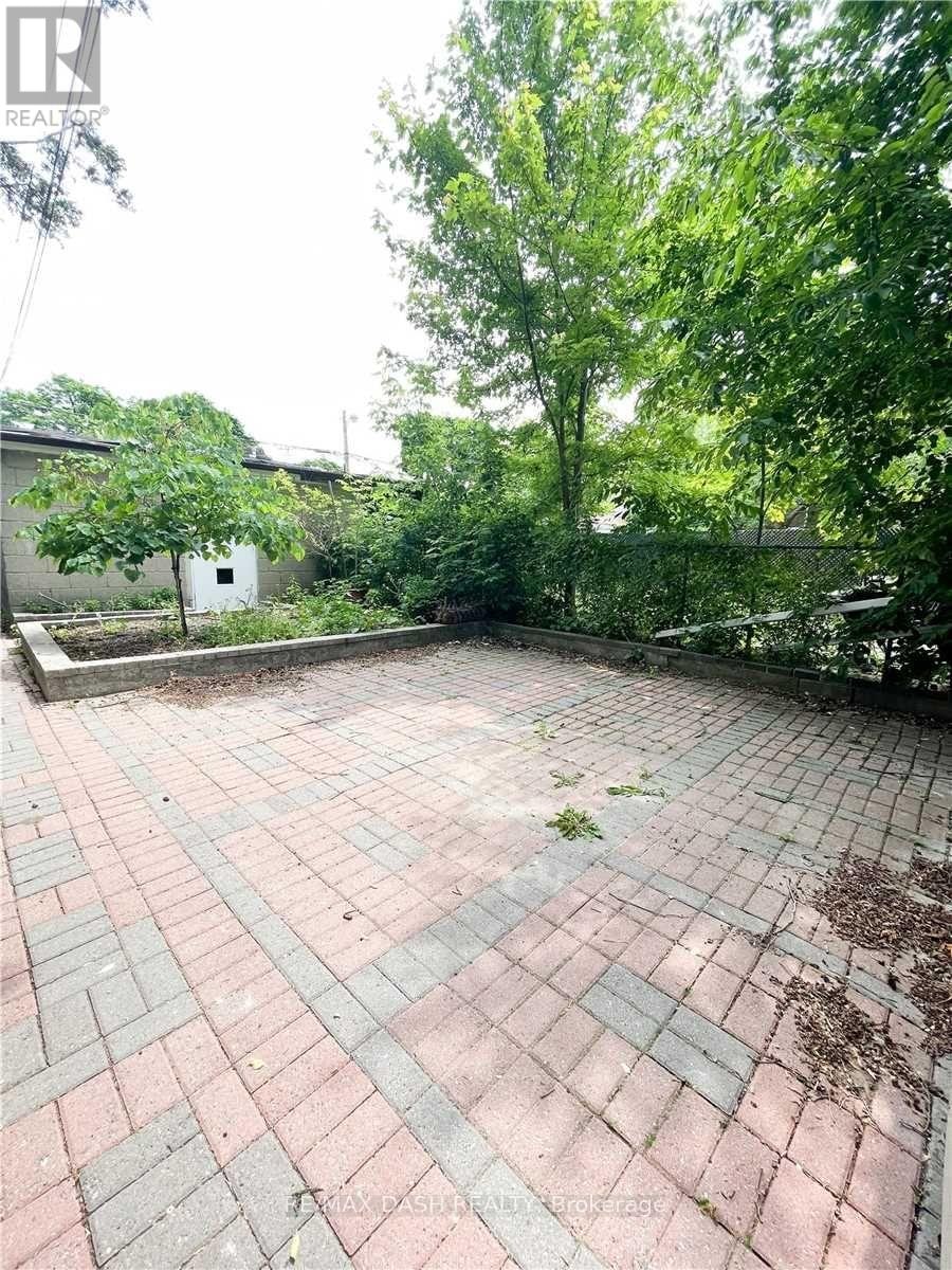 LOWER-79 Greensides Avenue, Toronto, ON, M6G 3P8 - 10