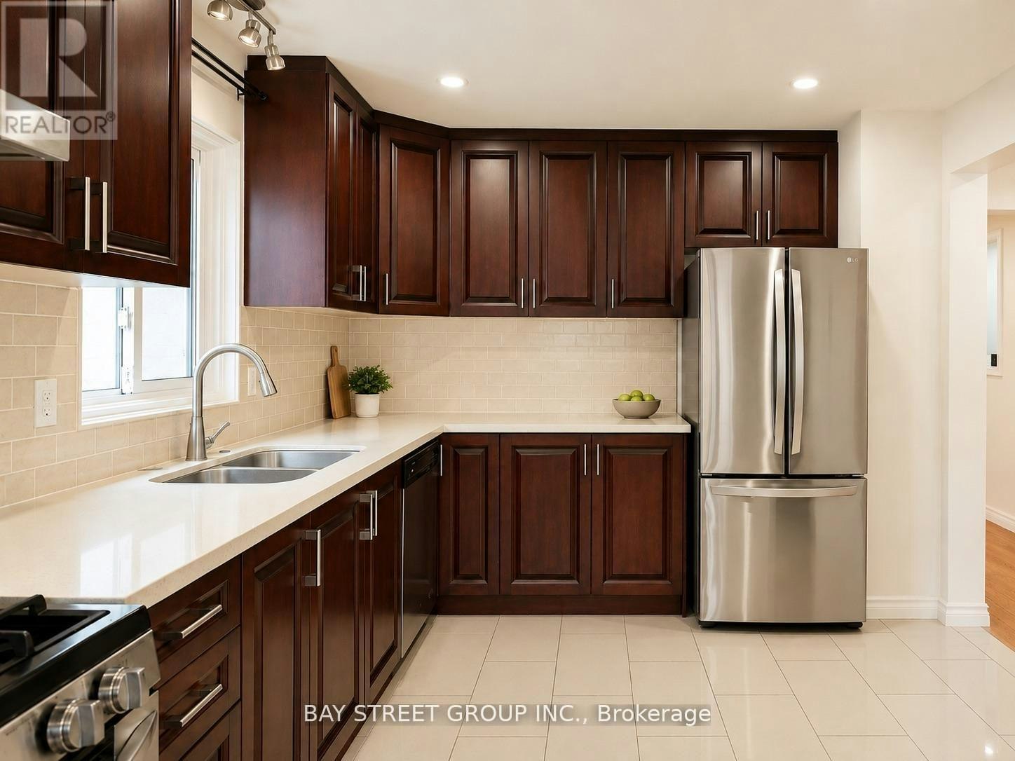 82 Radwell Crescent, Toronto, ON, M1V 2J5 - 6