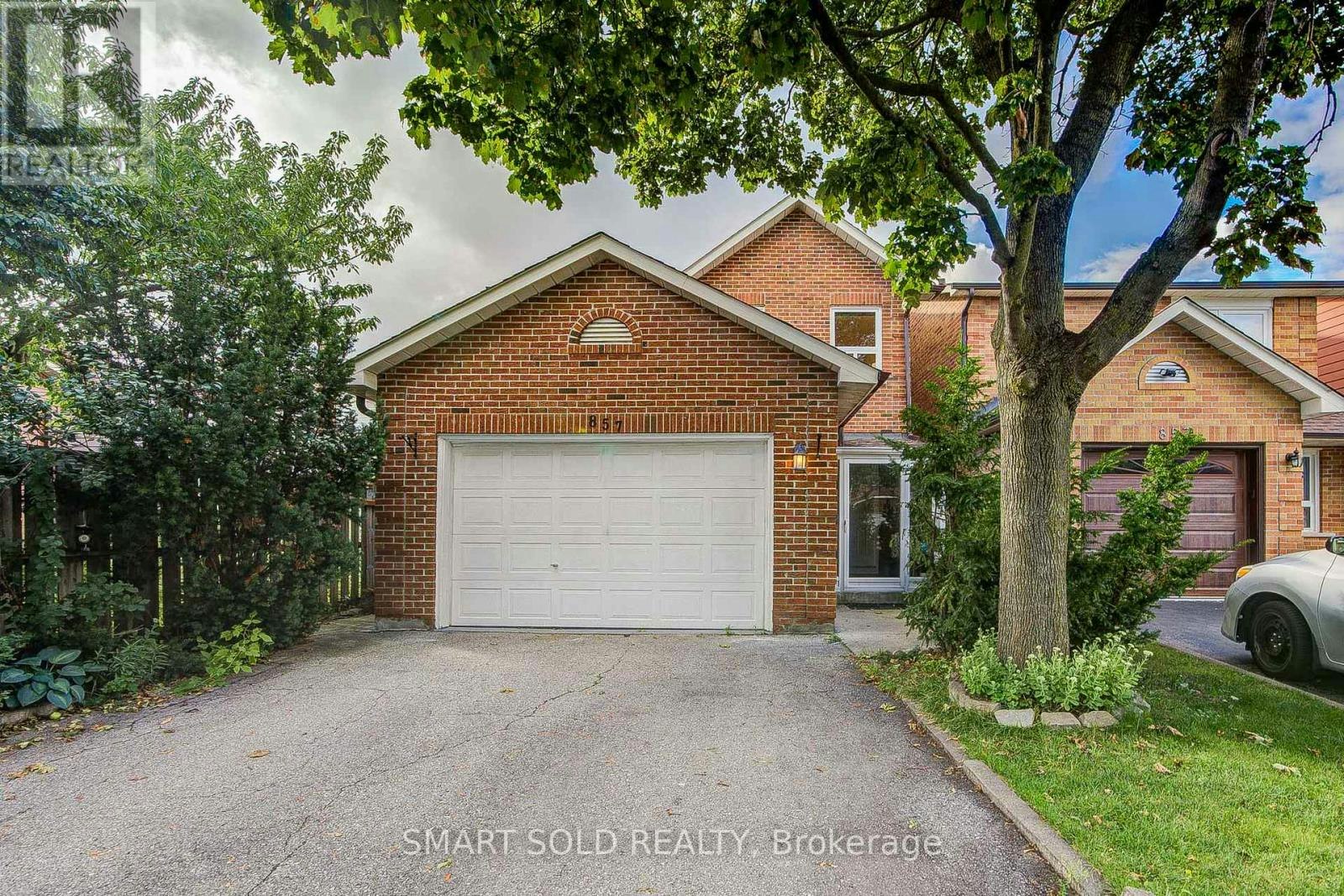 857 Messenger Meadow Drive, Mississauga, ON, L5C 3T1