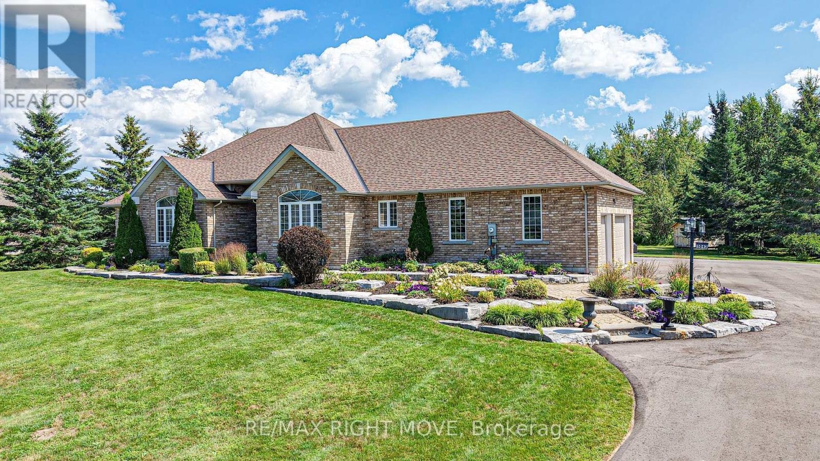 1043 Hurlwood Lane, Severn, ON, L3V 6H4