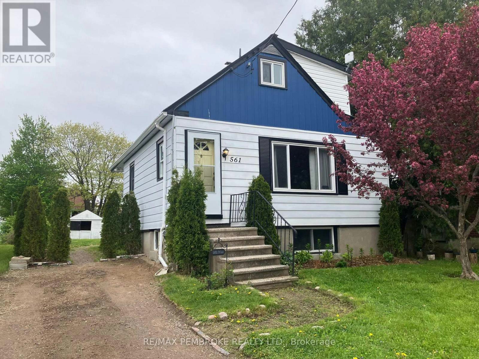 561 Hamilton Street W, Laurentian Valley, ON, K8A 6N9