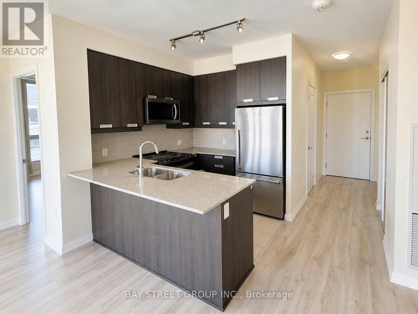 302-65 Watergarden Drive, Mississauga, ON, L5R 1B2 - 4