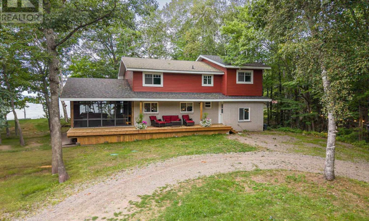 9 Nokomis Beach Road