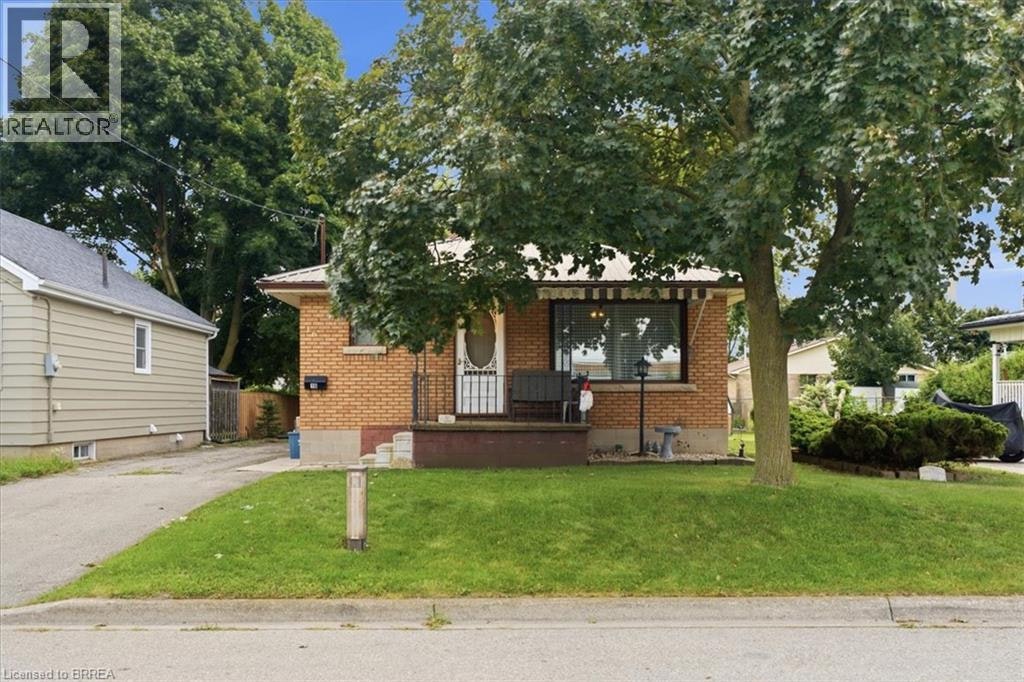 16 Mintern Avenue, Brantford, ON, N3S 1K6