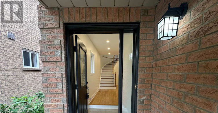 249 Rushbrook Drive, Newmarket, ON, L3X 2E3 - 2