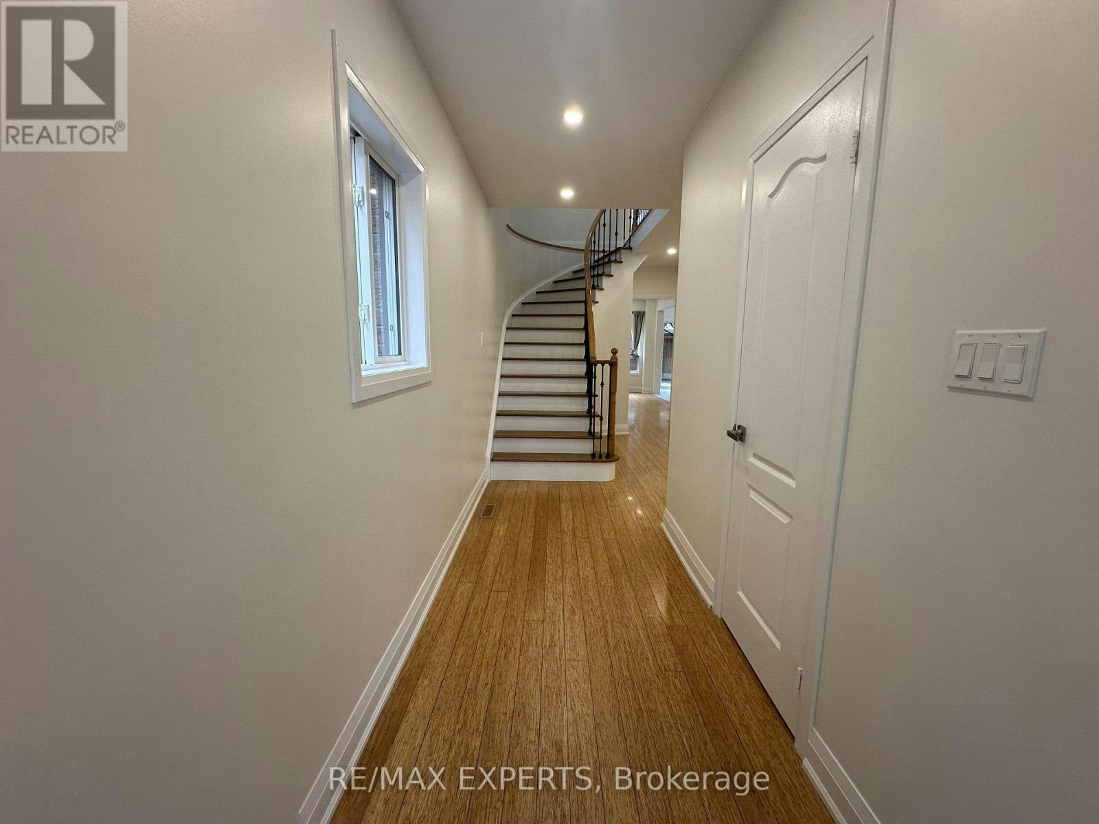 249 Rushbrook Drive, Newmarket, ON, L3X 2E3 - 3