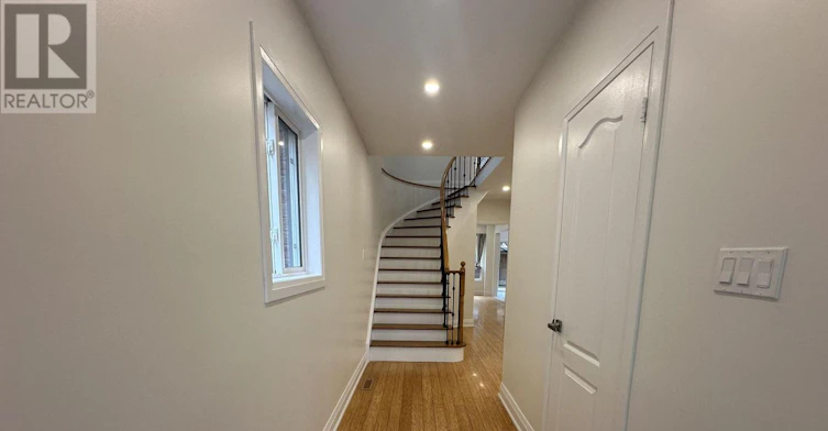 249 Rushbrook Drive, Newmarket, ON, L3X 2E3 - 3