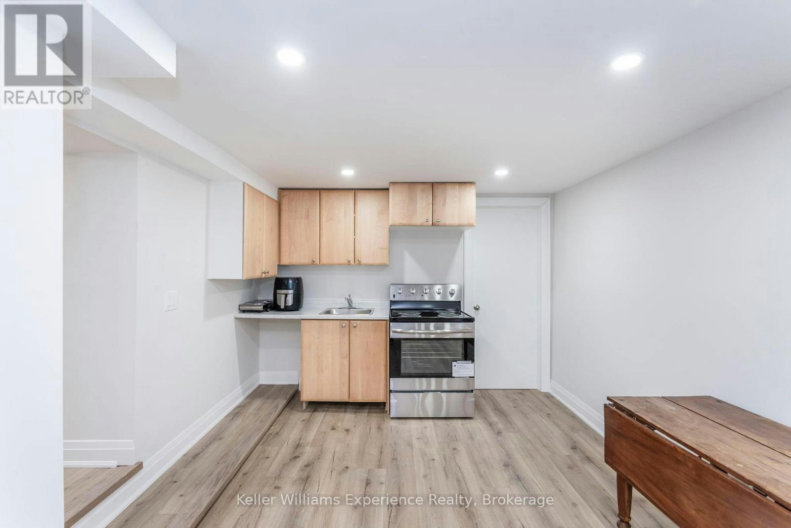 65 Drury Lane, Barrie, ON, L4M 3C9 - 9