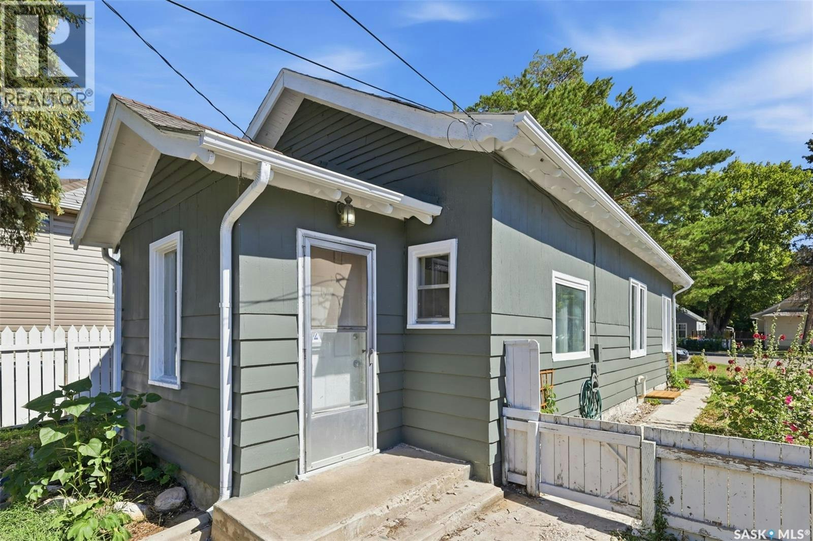 325 M Avenue N, Saskatoon, SK, S7L 2S4
