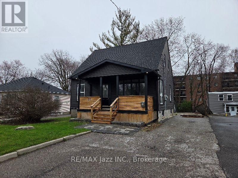 37 Lincoln Street, Ajax, ON, L1S 6C4