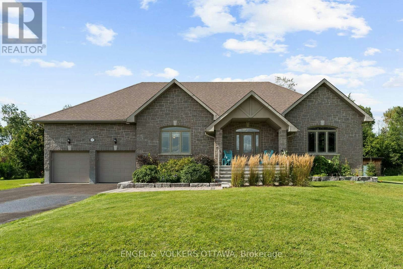 557 Tullamore Street, Ottawa, ON, K1X 0A2