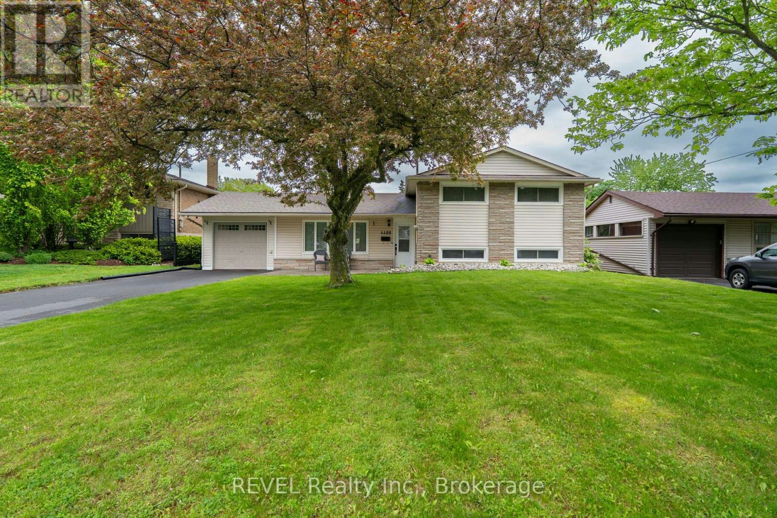 4480 Queensway Gardens, Niagara Falls, ON, L2E 6P7