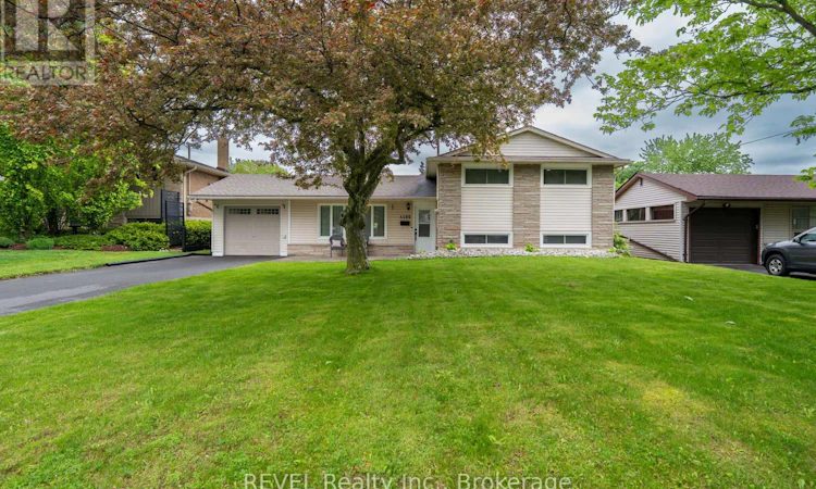 4480 Queensway Gardens