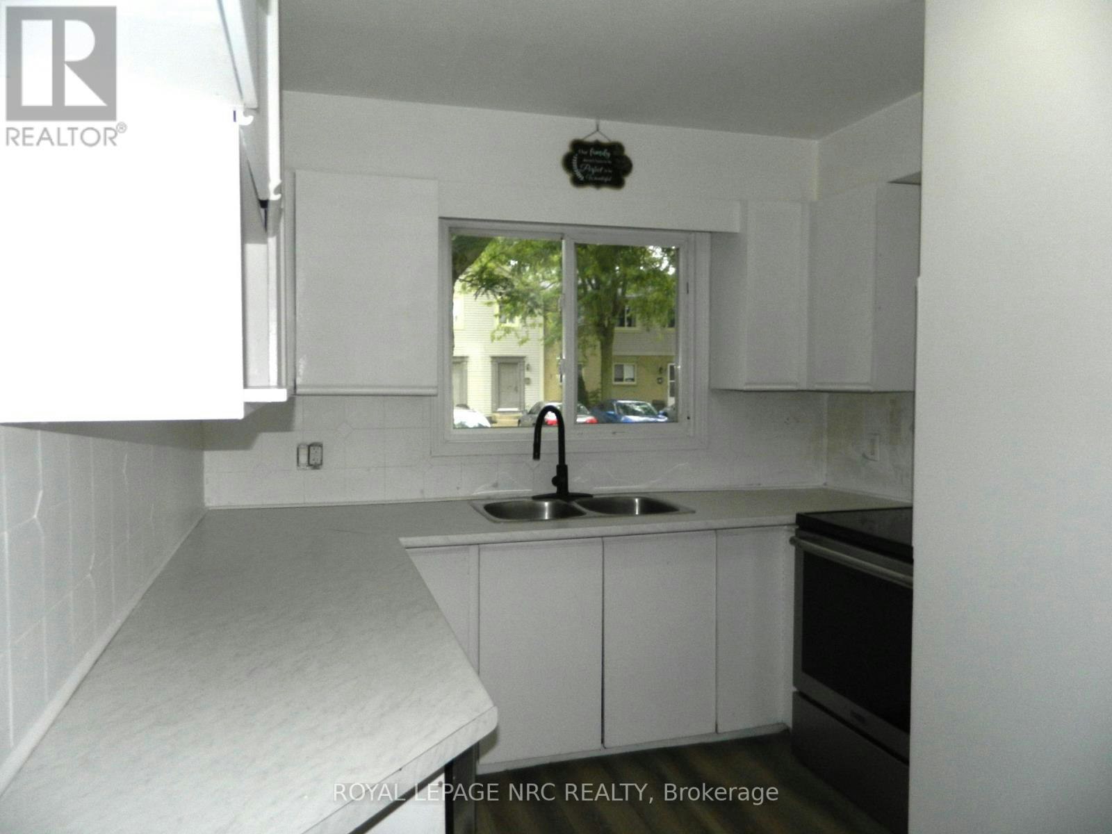53-65 Dorchester Boulevard, St. Catharines, ON, L2M 7T8 - 2
