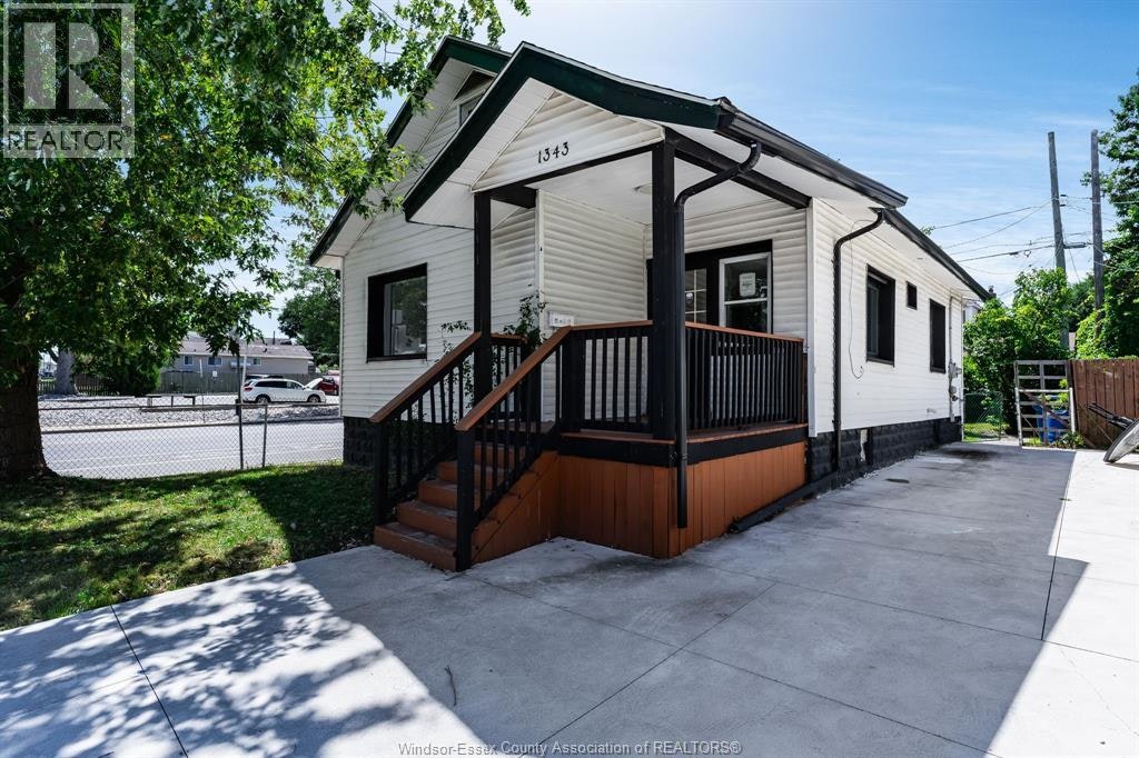 1343 Lillian, Windsor, ON, N8X 4A4