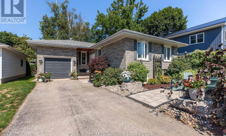 36 Huron Street N