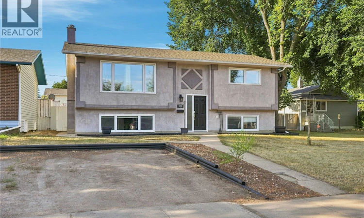 1109 Lillooet Street W