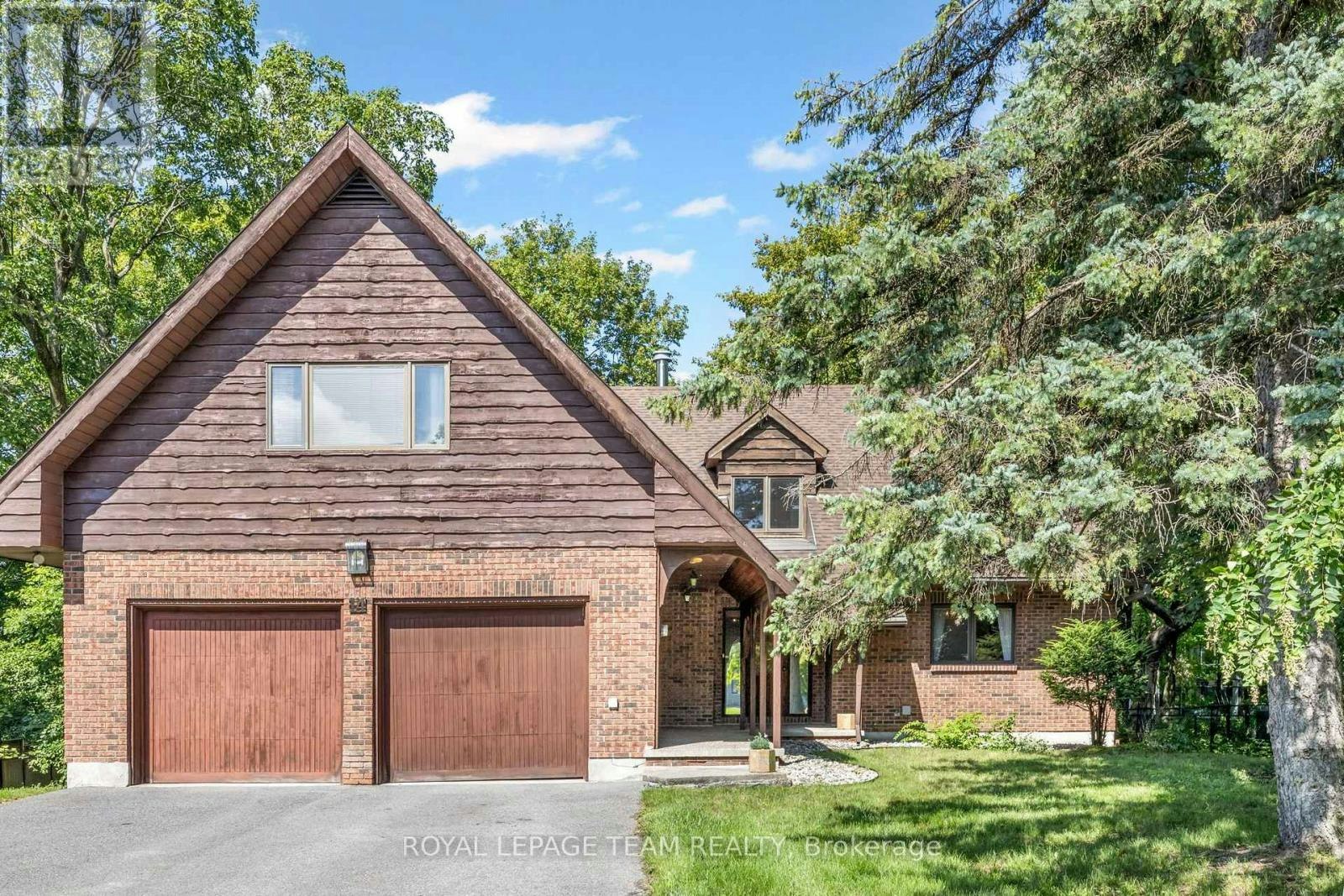 14 Taunton Place, Ottawa, ON, K1J 7J6
