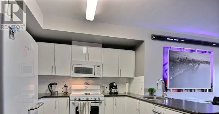 202-242 Rideau Street, Ottawa, ON, K1N 0B7 - 4