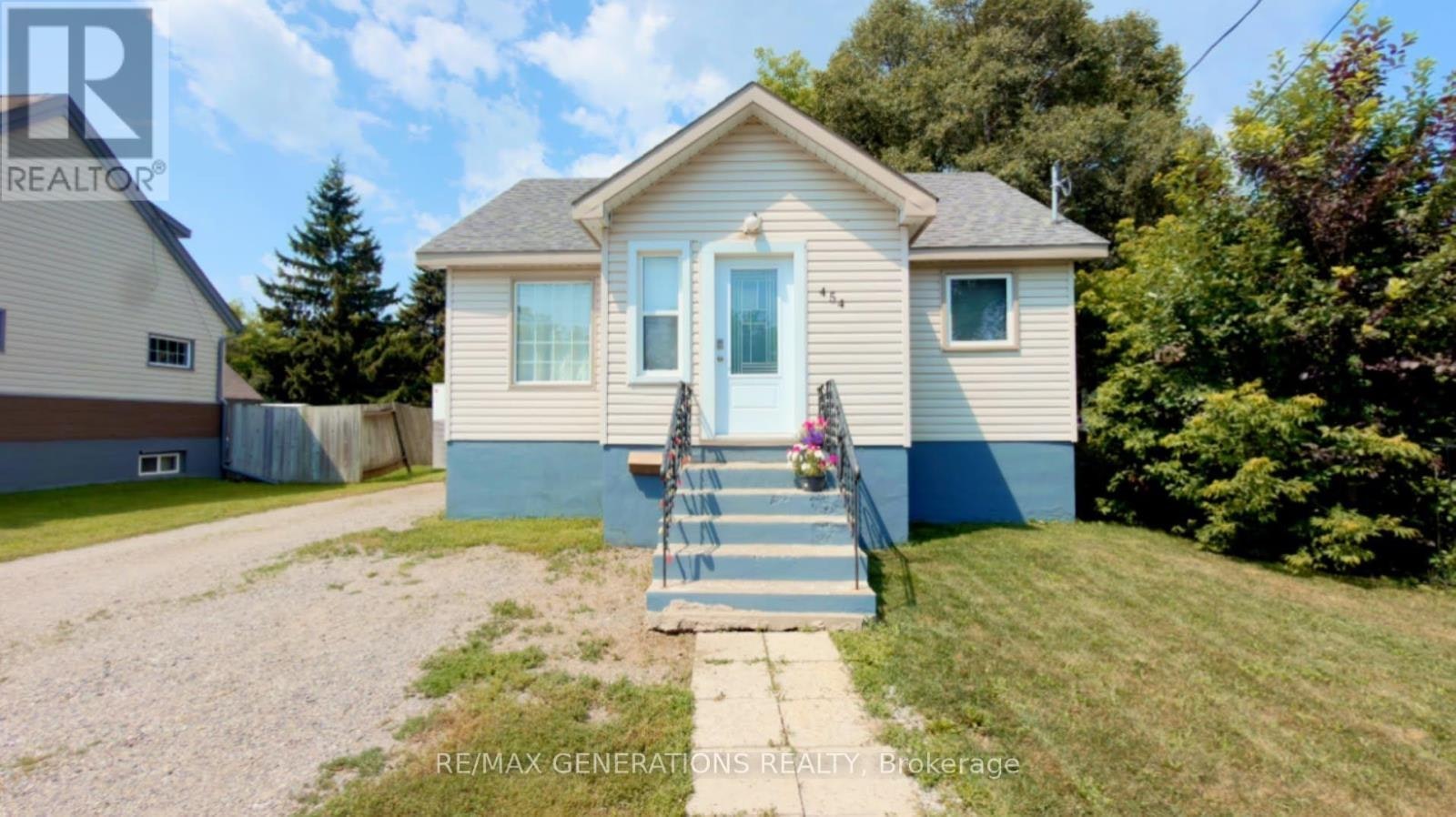 454 Algoma Street N, Thunder Bay, ON, P7A 5B9
