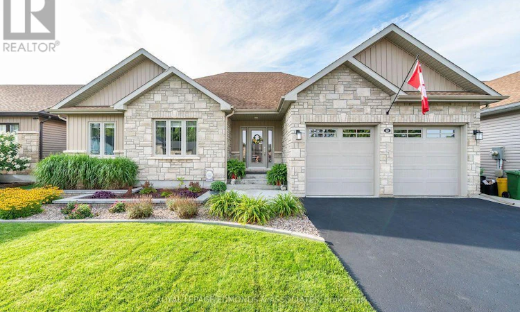 10 Noble Crescent