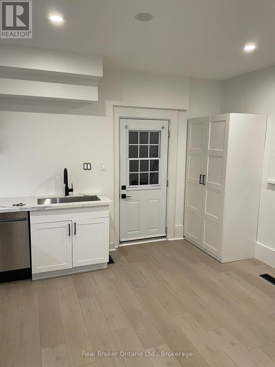 LOWER-104 Aylmer Street N, Peterborough, ON, K9J 3J5 - 3