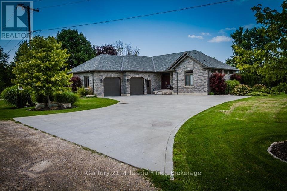 R-72235 Lakeshore R 1 Drive Drive, Bluewater, ON, N0M 2T0