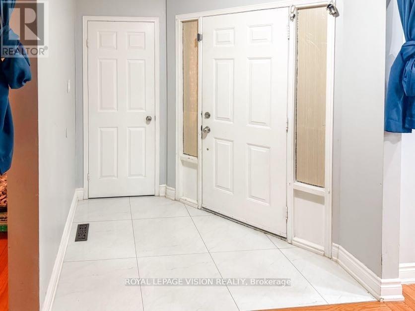 1678 Dellbook Avenue, Pickering, ON, L1X 2B1