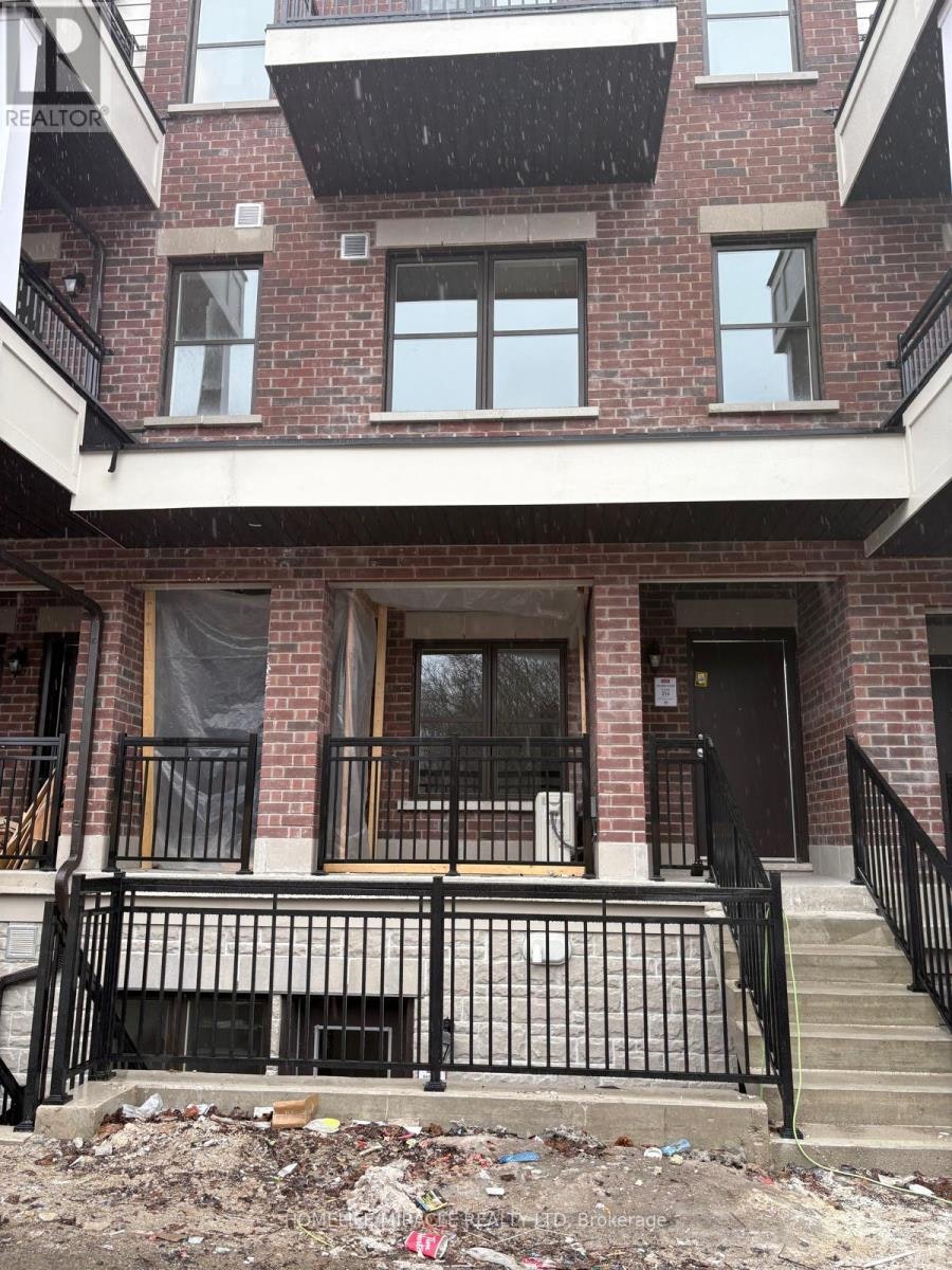 211-15100 Yonge Street, Aurora, ON, L4G 4C8 - 3