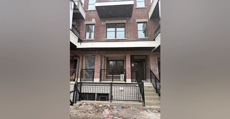 211-15100 Yonge Street, Aurora, ON, L4G 4C8 - 3