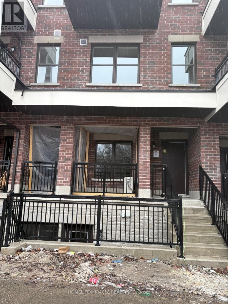 211-15100 Yonge Street, Aurora, ON, L4G 4C8 - 2