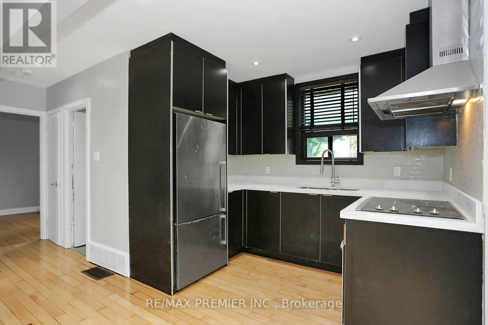 37 Silvercrest Avenue, Toronto, ON, M8W 2S3 - 9