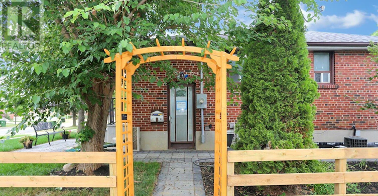 37 Silvercrest Avenue, Toronto, ON, M8W 2S3 - 16